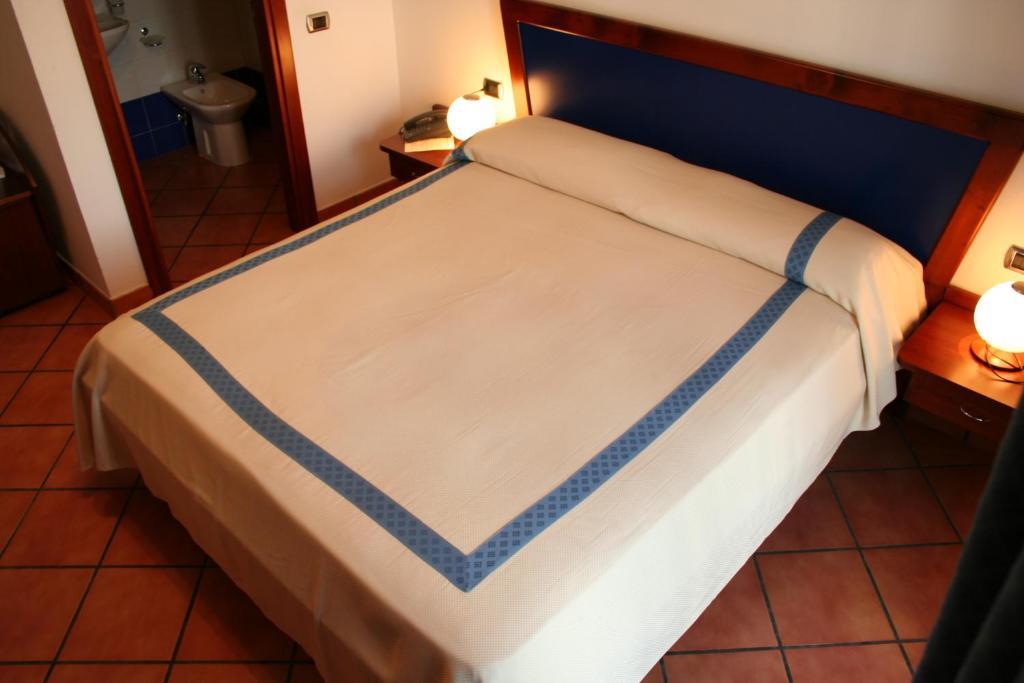 Hotel Locanda Dei Trecento Sapri Habitación foto