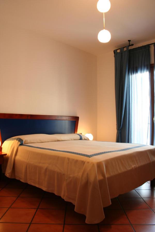 Hotel Locanda Dei Trecento Sapri Habitación foto